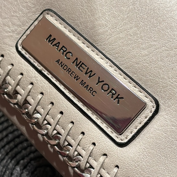 NWT Andrew Marc New York wallet color white - Picture 3 of 11